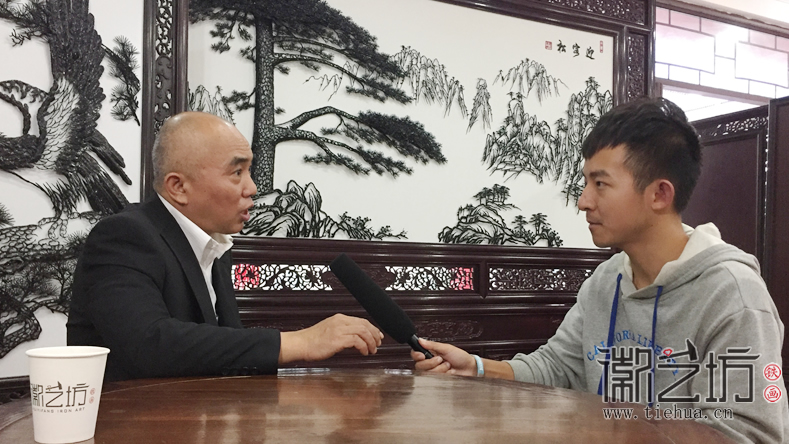 安师大皖江学院学生来徽艺坊拍摄纪录片《铁骨画魂》 (9) 安师大皖江学院学生来徽艺坊拍摄纪录片《铁骨画魂》 (9)